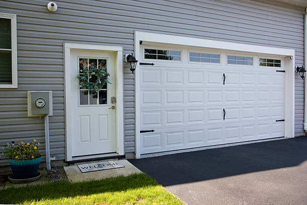 24/7 Emergency Garage Door Panel Replacement experts in El Verano, CA
